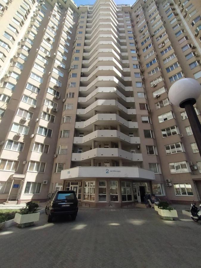 Апартаменты С Двумя Спальнями В Центре Города Odessa Exterior foto